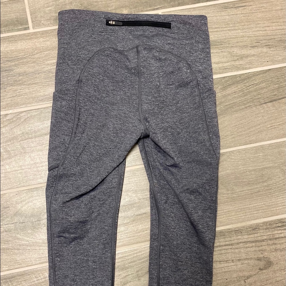 Lululemon grey crop leggings size 4